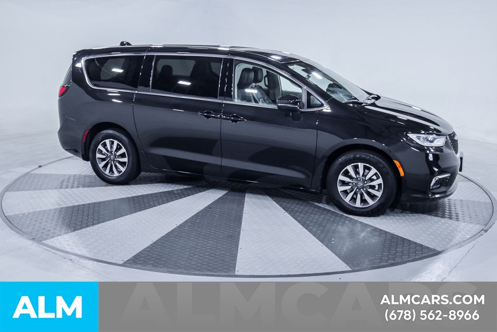 Used 2023 Black Chrysler Touring L image 13