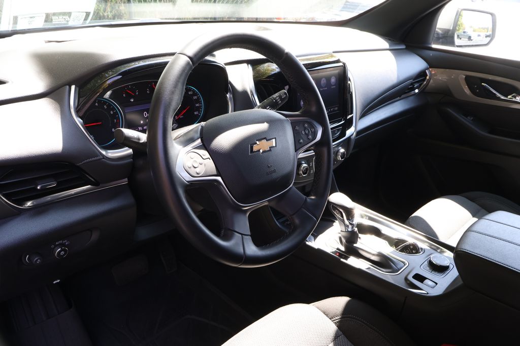 Thumbnail: 2023 Chevrolet Traverse - 31