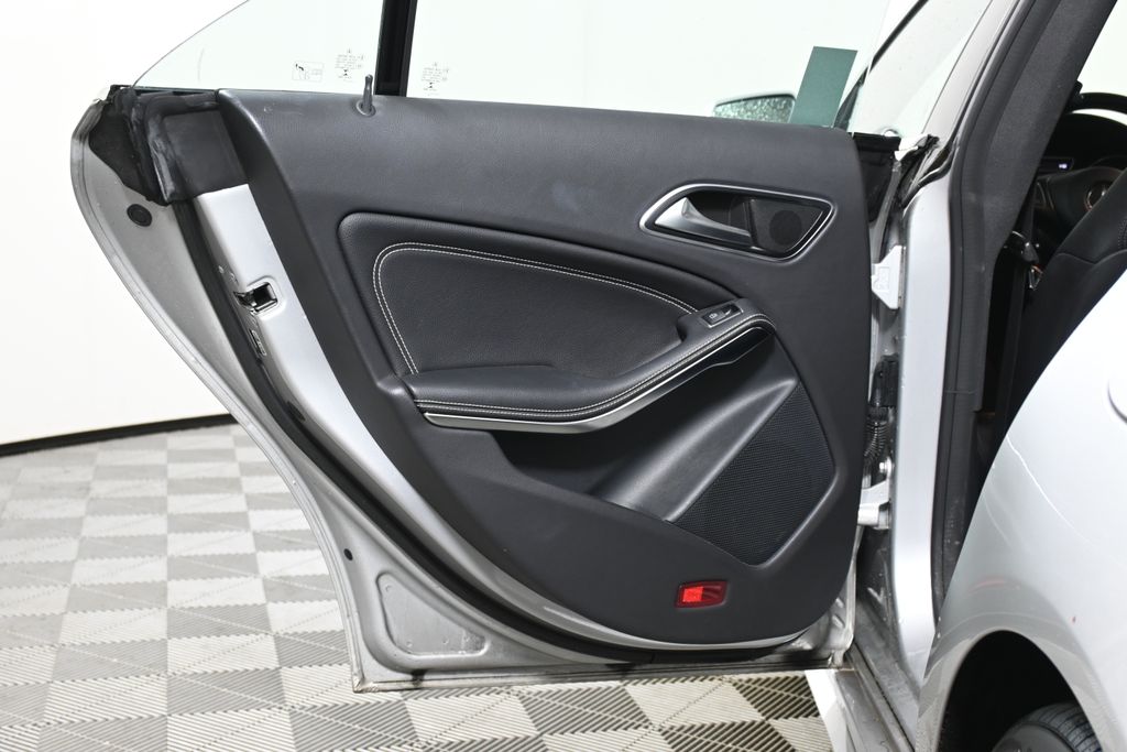 2015 Mercedes-Benz CLA 250 31