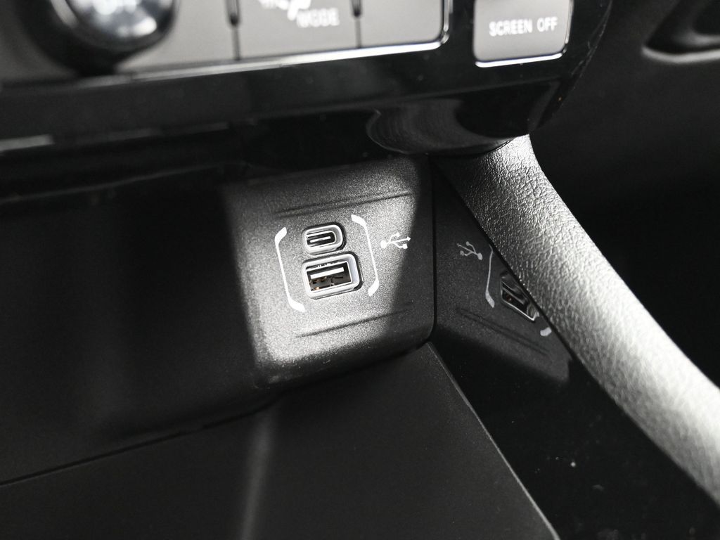 New 2026 Red Hot Pearlcoat Jeep Latitude image 22