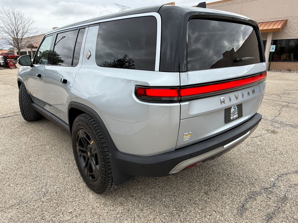 Rivian R1S