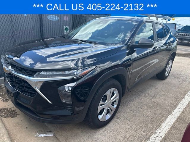 Mosaic Black Metallic 2025 Chevrolet Trax LS FWD SUV / Crossover Front-Wheel Drive 6-Speed Automatic
