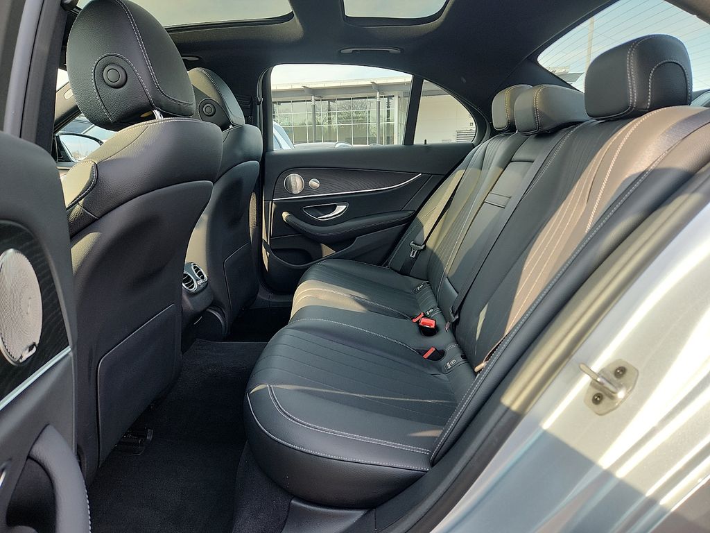 Thumbnail: 2022 Mercedes-Benz E-Class - 10