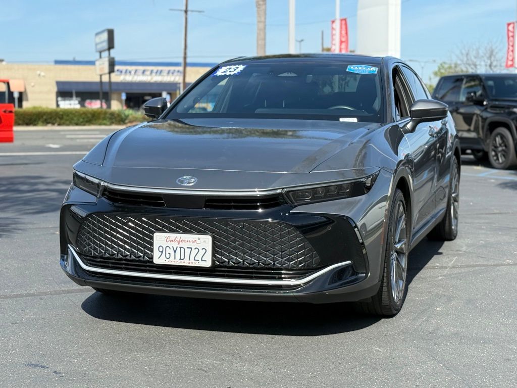 View vehicle photo 5