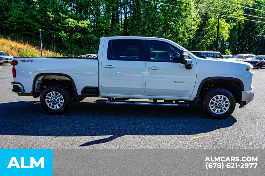 Used 2025 White Chevrolet LT image 8