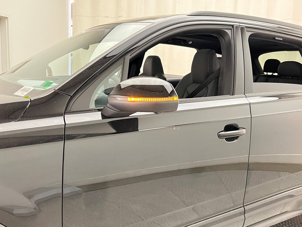 Thumbnail: 2024 Audi SQ7 - 10