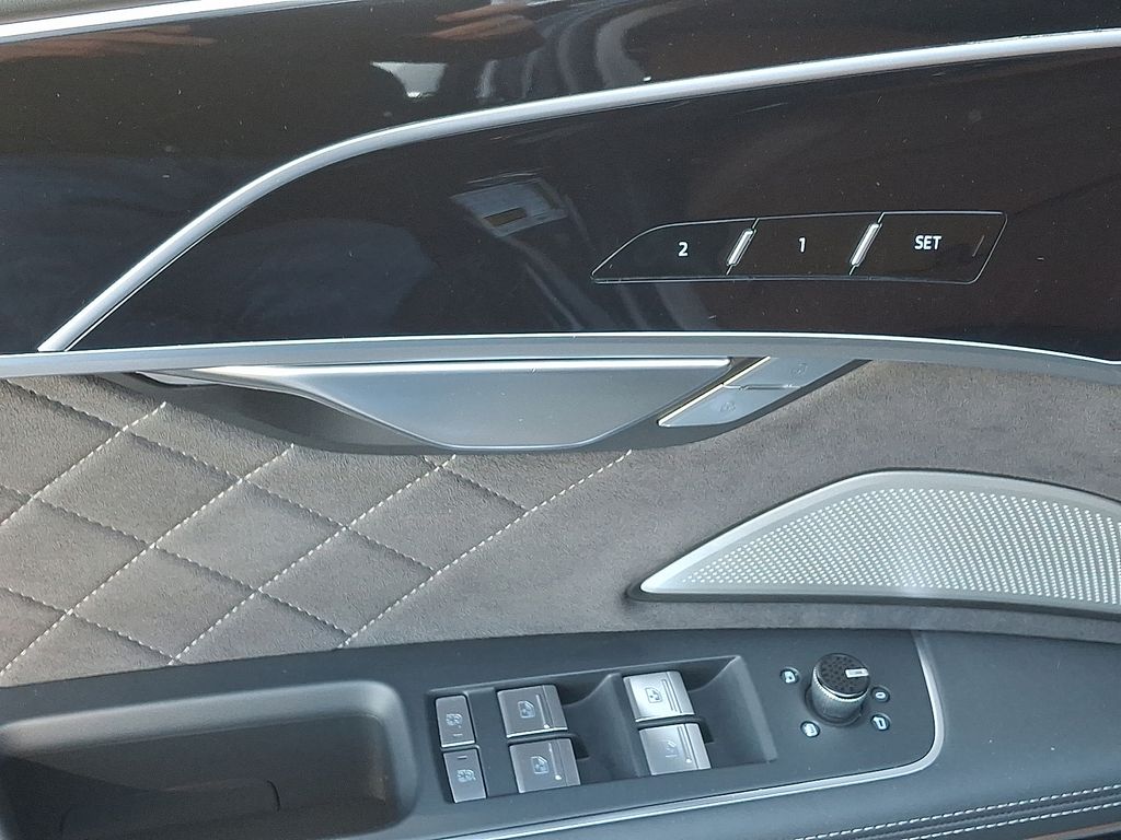 Thumbnail: 2023 Audi S8 - 13