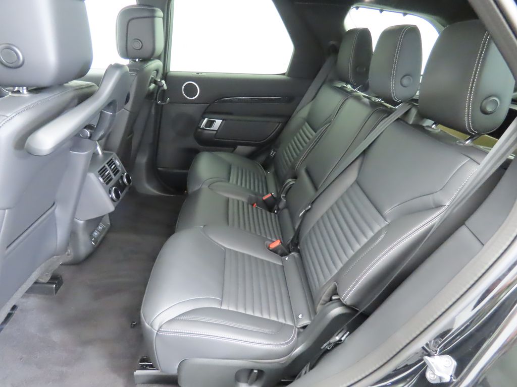 Thumbnail: 2025 Land Rover Discovery - 21