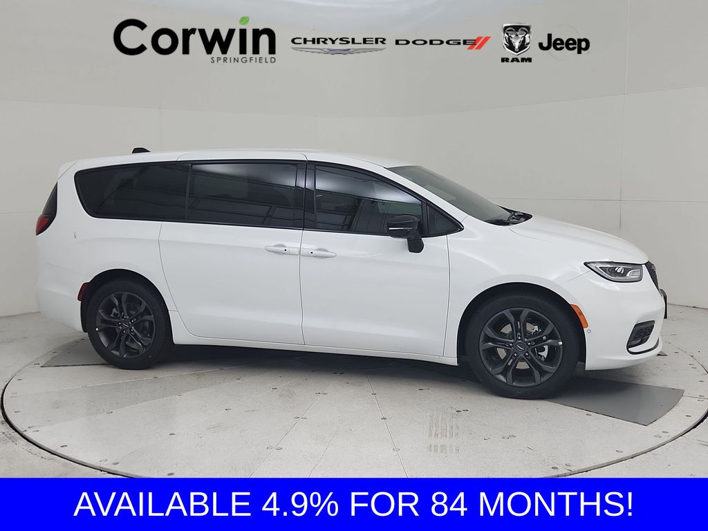 2026 Chrysler Pacifica Select FWD