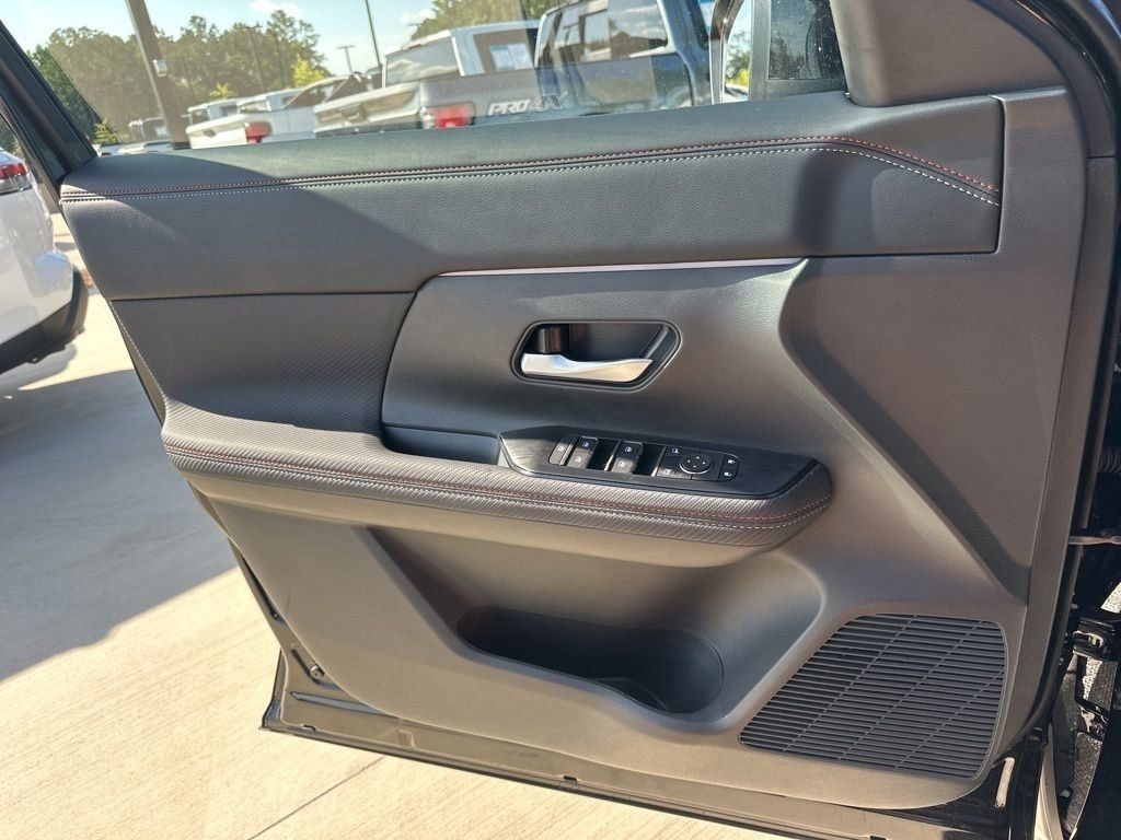 2025 Super Black Nissan Kicks SR FWD SUV