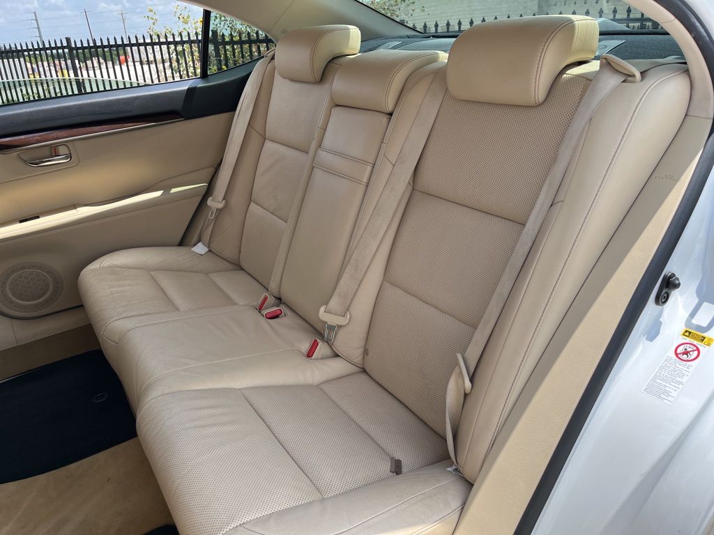 Thumbnail: 2013 Lexus ES - 26