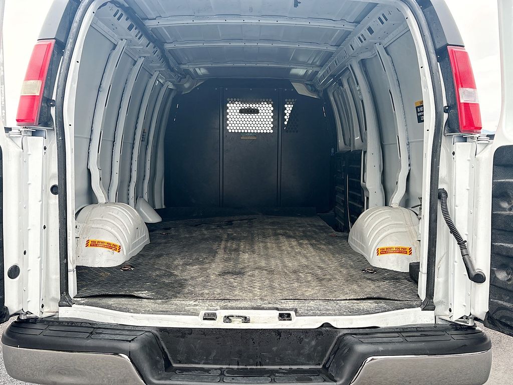 Used 2025 White Chevrolet Work Van image 22