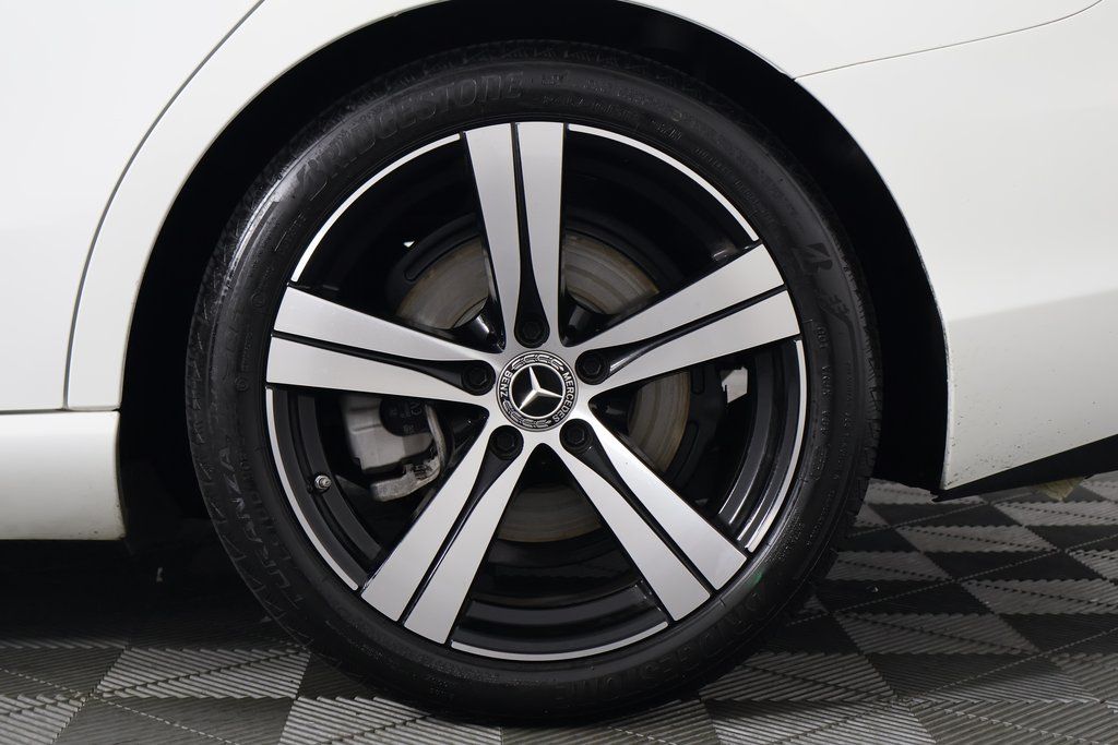 Thumbnail: 2022 Mercedes-Benz C-Class - 16