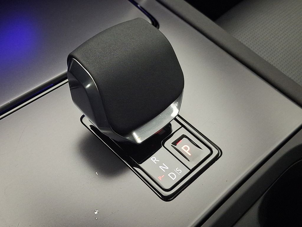 Thumbnail: 2025 Land Rover Discovery Sport - 16