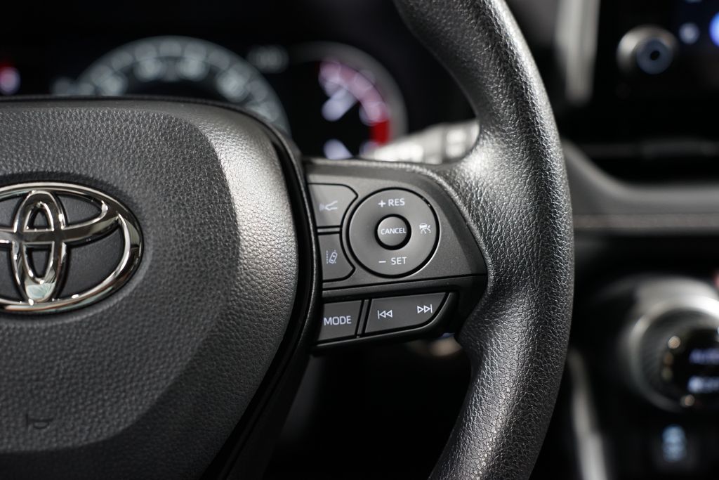 2025 Toyota RAV4 XLE 13