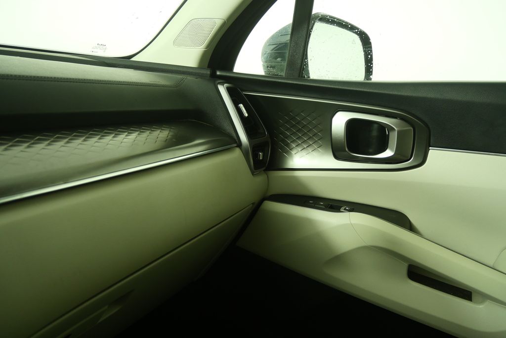 Thumbnail: 2023 Kia Sorento - 25