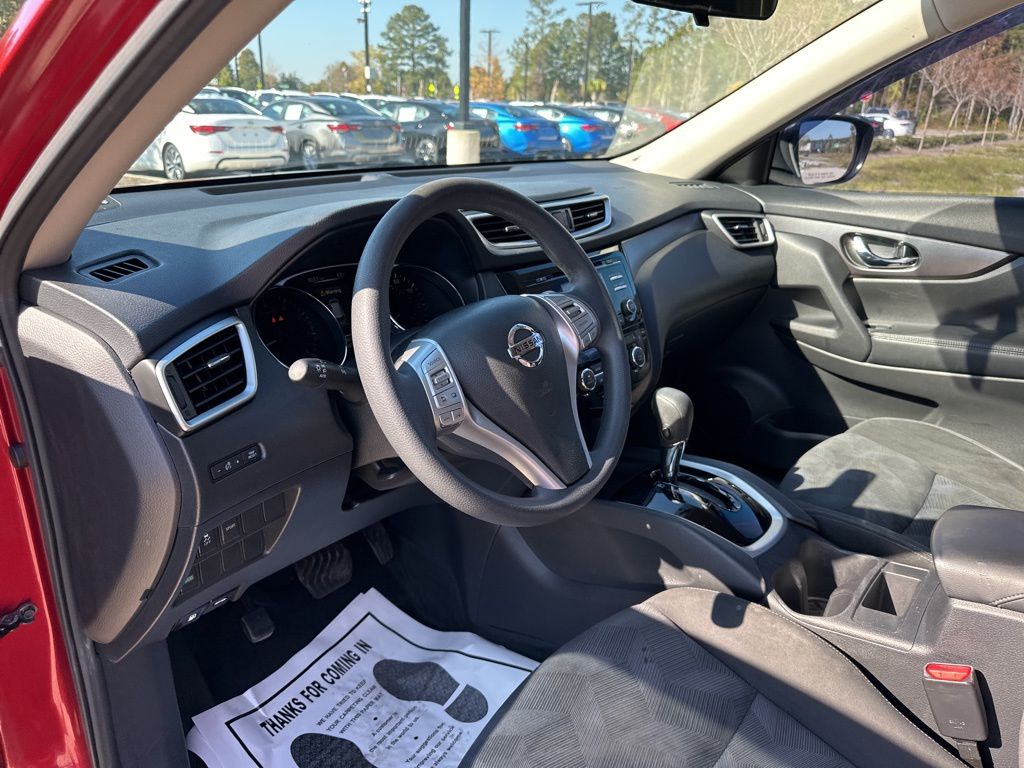 2015 Nissan Rogue SV 16