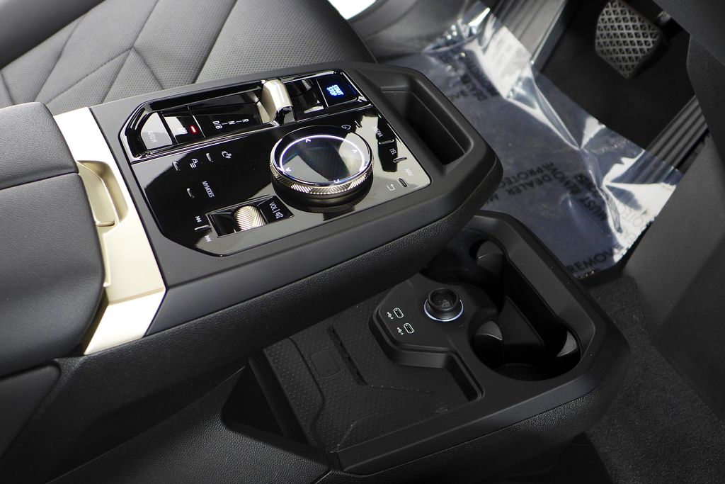 Thumbnail: 2023 BMW iX - 14