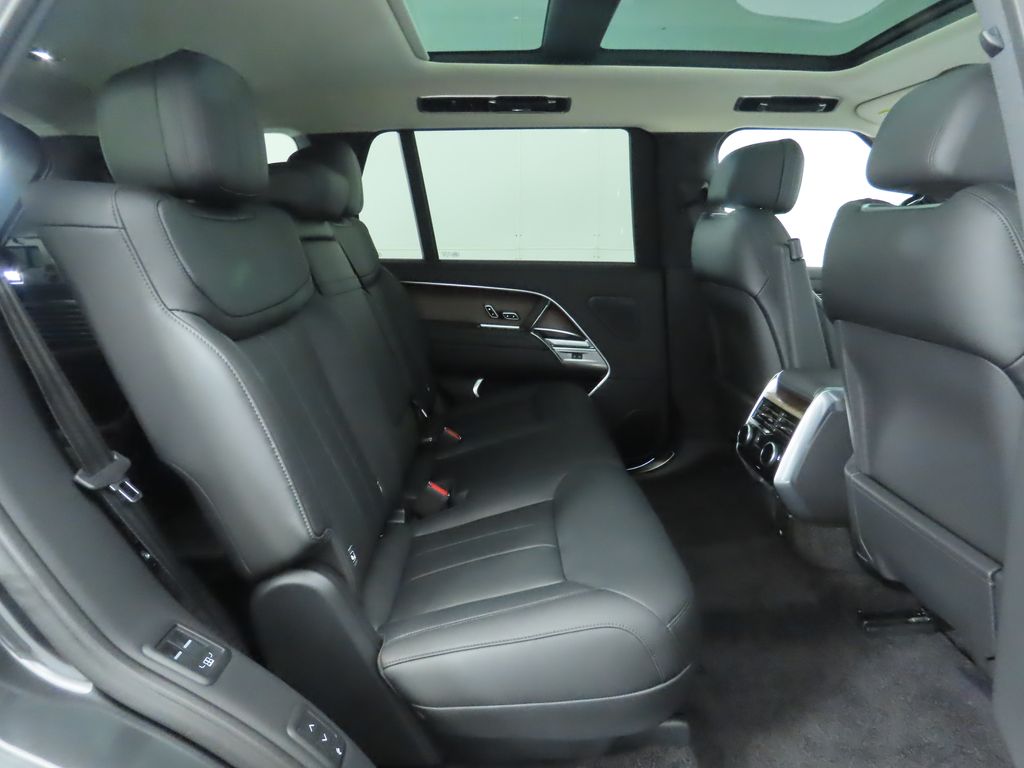 Thumbnail: 2025 Land Rover Range Rover - 23