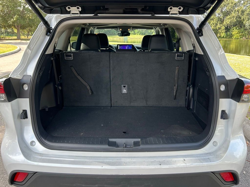 Thumbnail: 2025 Toyota Highlander - 10