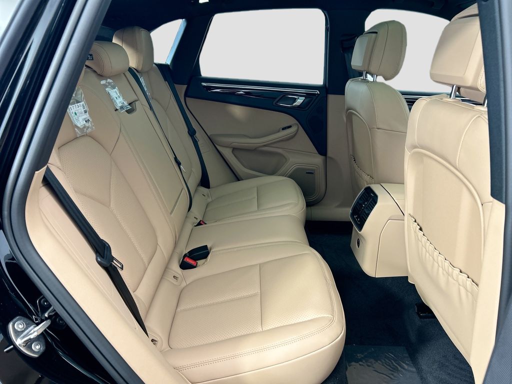 Thumbnail: 2026 Porsche Macan - 23