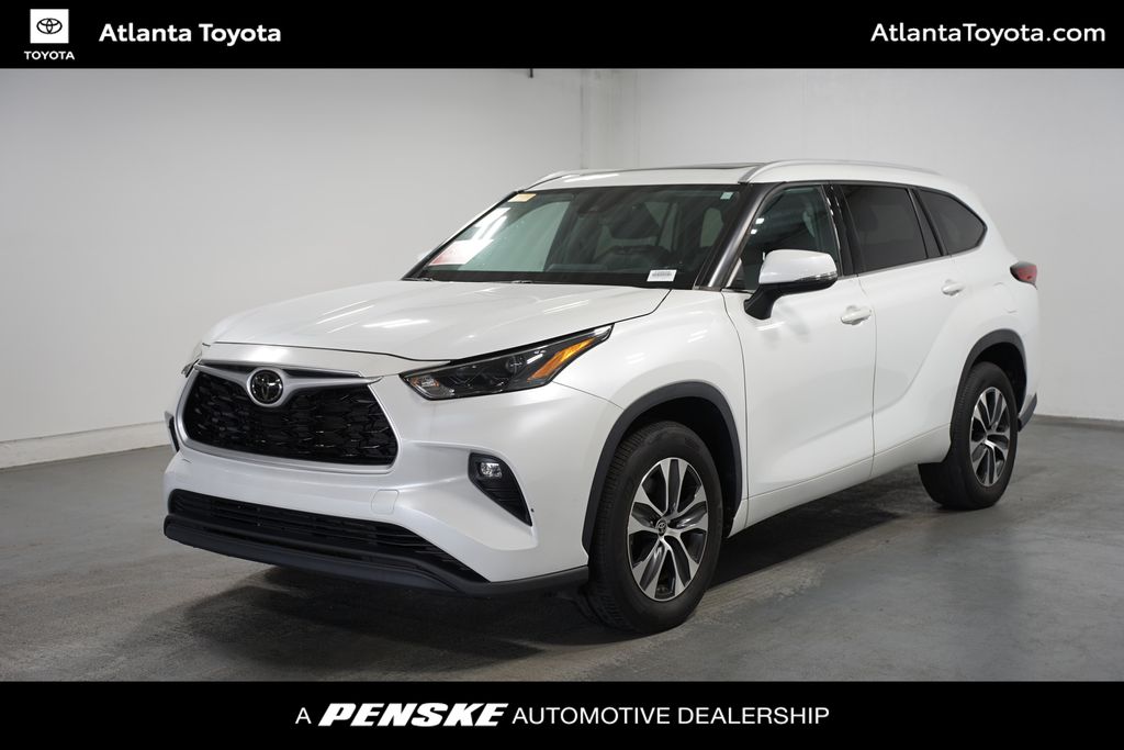 2022 Toyota Highlander XLE Hero Image
