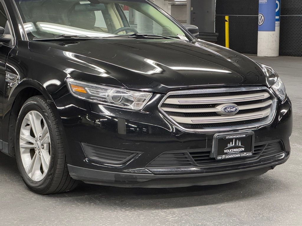 2017 Ford Taurus SE 38