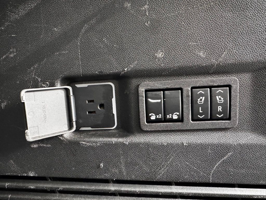 Used 2023 Black GMC AT4 image 22