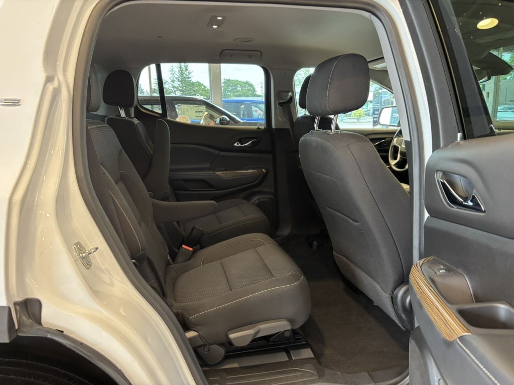 2022 GMC Acadia SLE