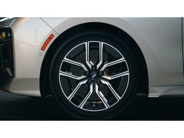Thumbnail: 2025 BMW 7 Series - 7