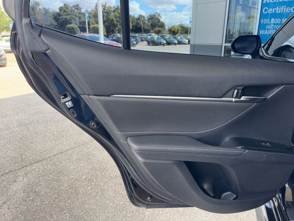 2018 Toyota Camry XSE 29
