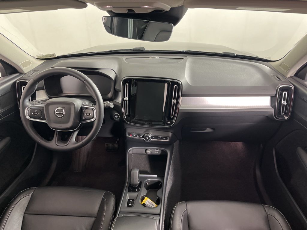 Thumbnail: 2022 Volvo XC40 - 16