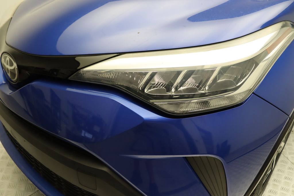 2021 Toyota C-HR LE 3