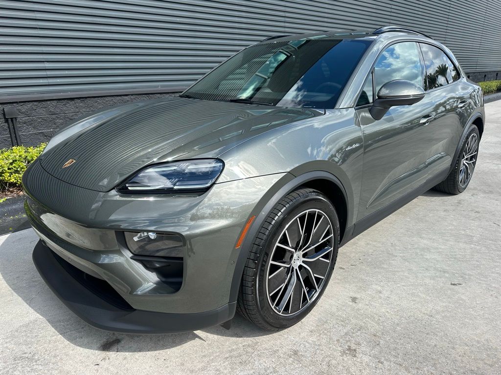 Thumbnail: 2026 Porsche Macan - 7