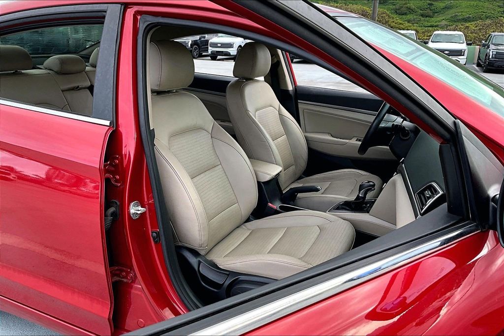 Used 2018 Red Hyundai Limited image 7