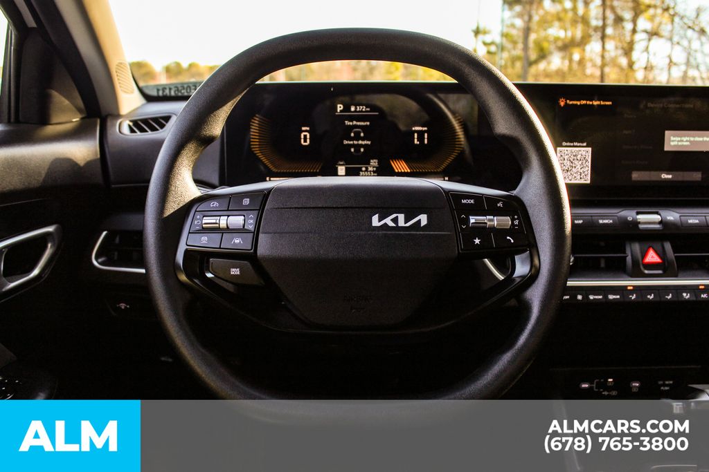 Used 2025 White Kia LXS image 23