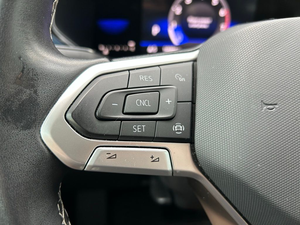 2022 Volkswagen Taos SE 19