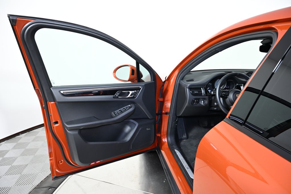 Thumbnail: 2024 Porsche Macan - 21