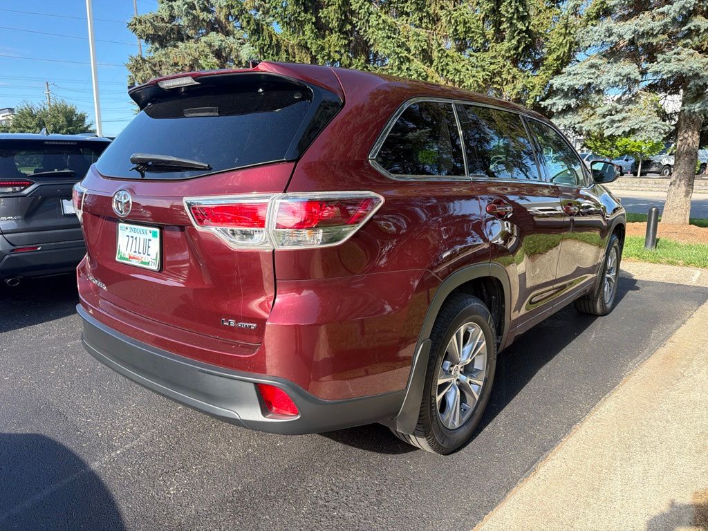 Thumbnail: 2015 Toyota Highlander - 3