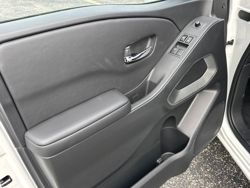 2025 Nissan Frontier SV photo
