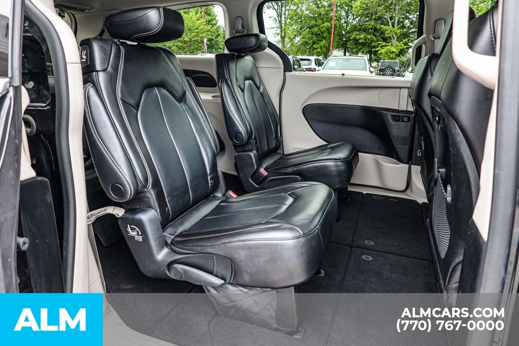 Used 2023 Black Chrysler Touring L image 23