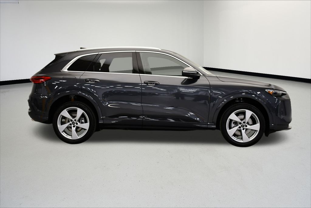 Thumbnail: 2025 Audi Q5 - 6