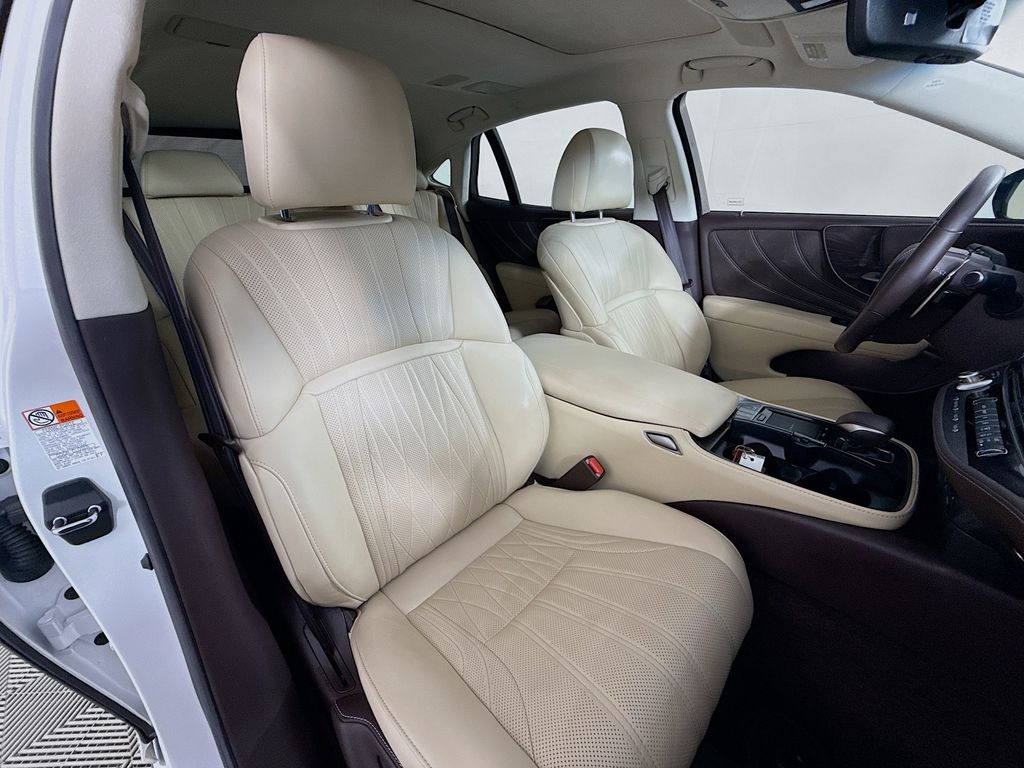Thumbnail: 2020 Lexus LS - 29