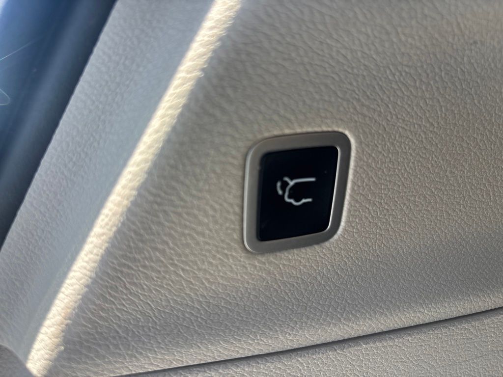 Used 2023 Chrysler Pacifica Van