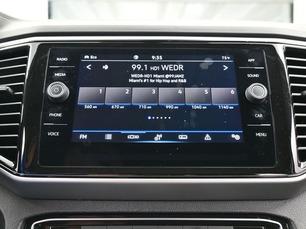 Used 2022 Deep Black Volkswagen 3.6L V6 SE w/Technology image 24