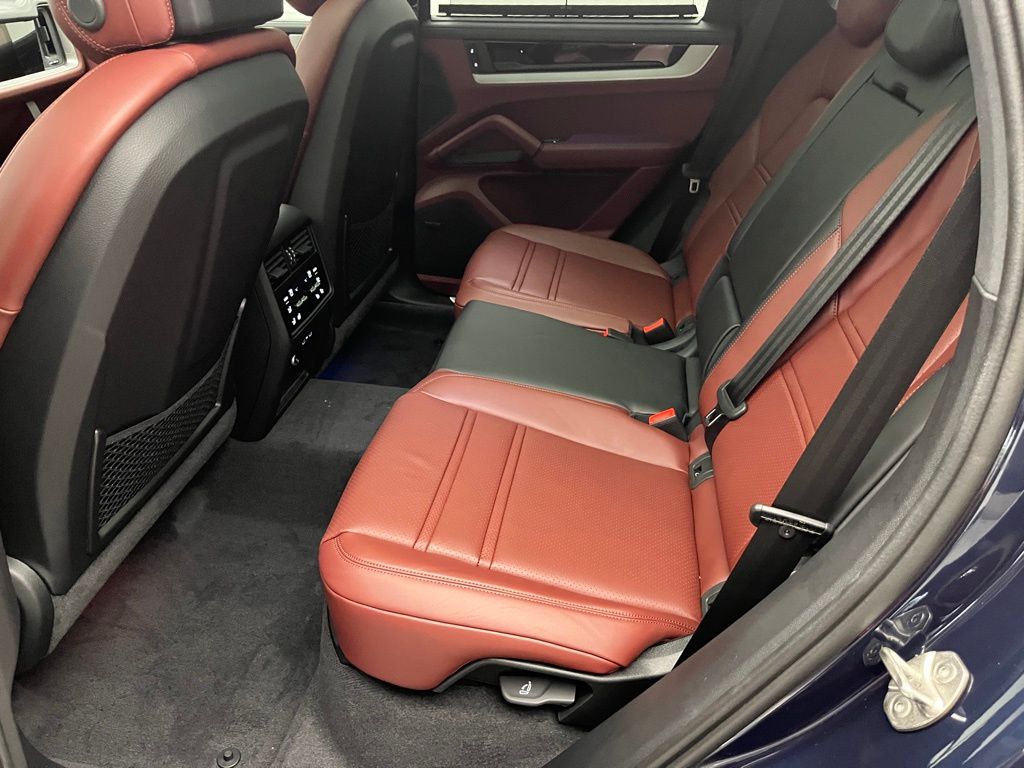 Thumbnail: 2026 Porsche Cayenne - 27