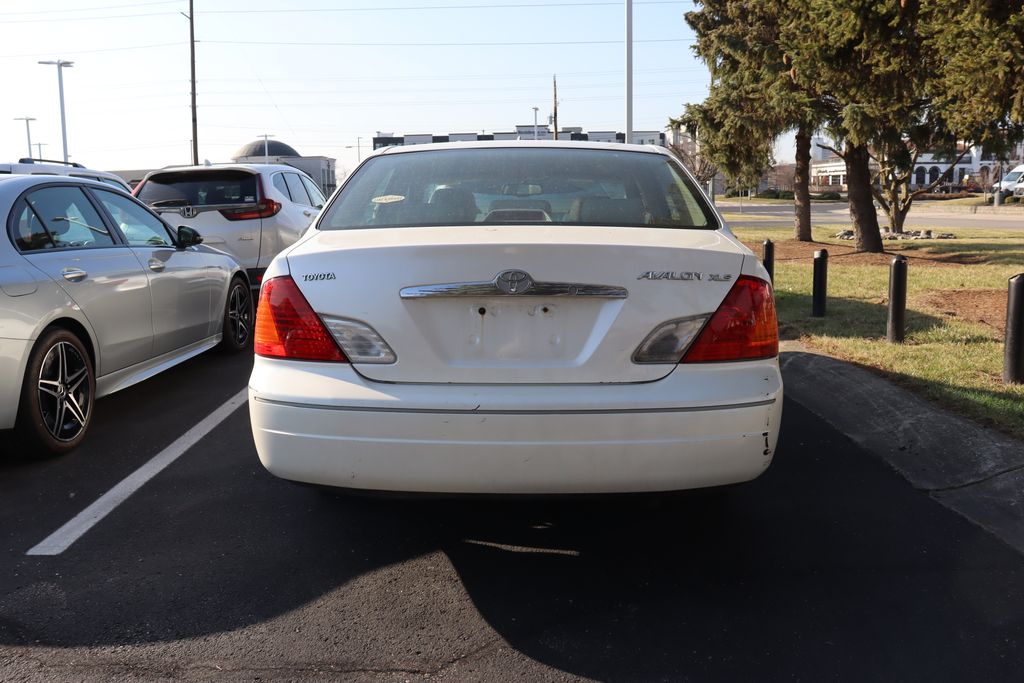 2002 Toyota Avalon XLS 3