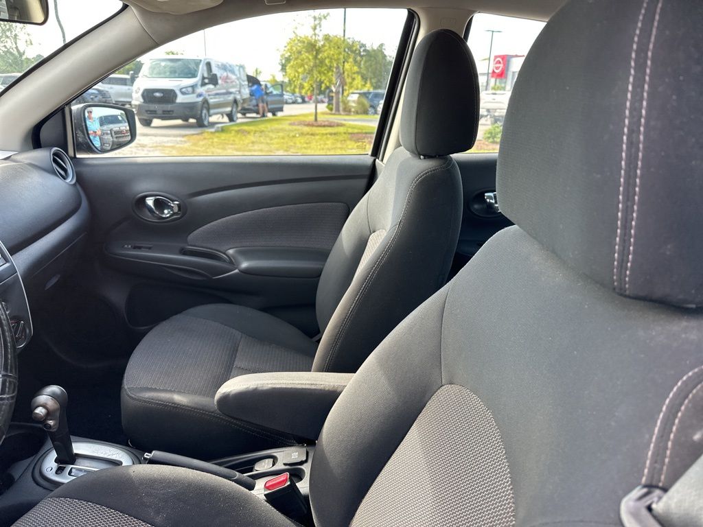 2015 Amethyst Gray Nissan Versa 1.6 SV FWD Sedan