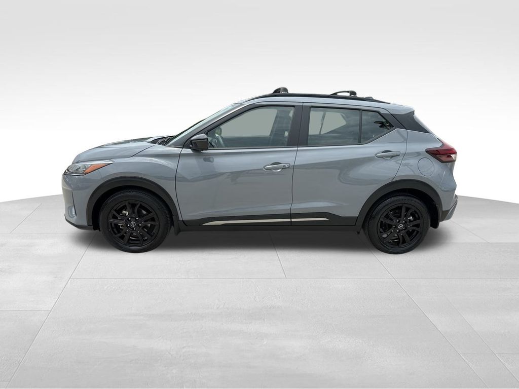 2023 Boulder Gray Pearl Nissan Kicks SR FWD SUV