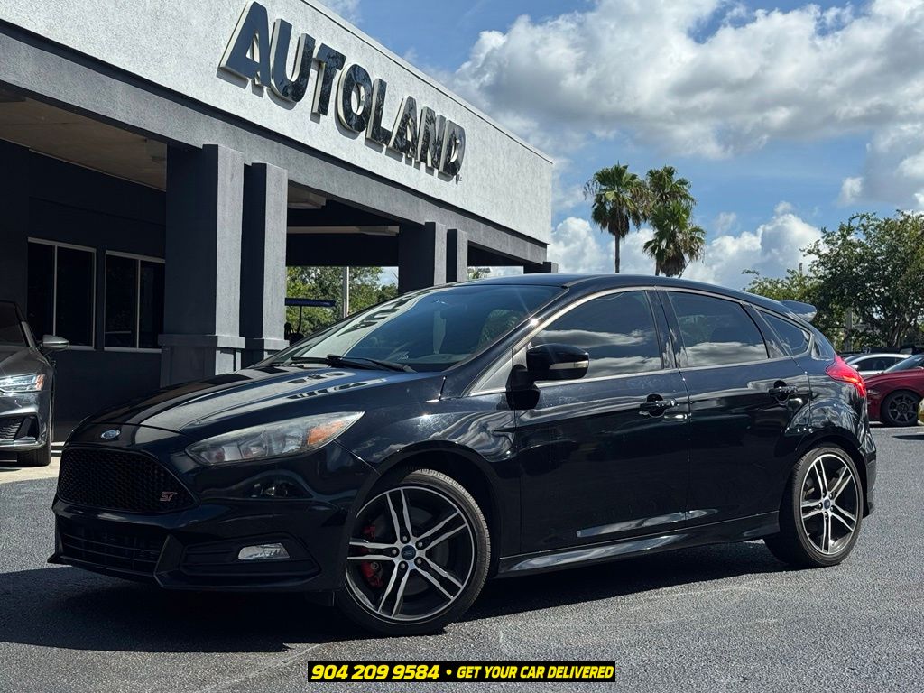 Shadow Black 2017 Ford Focus Hatchback Front-Wheel Drive 6-Speed Manual